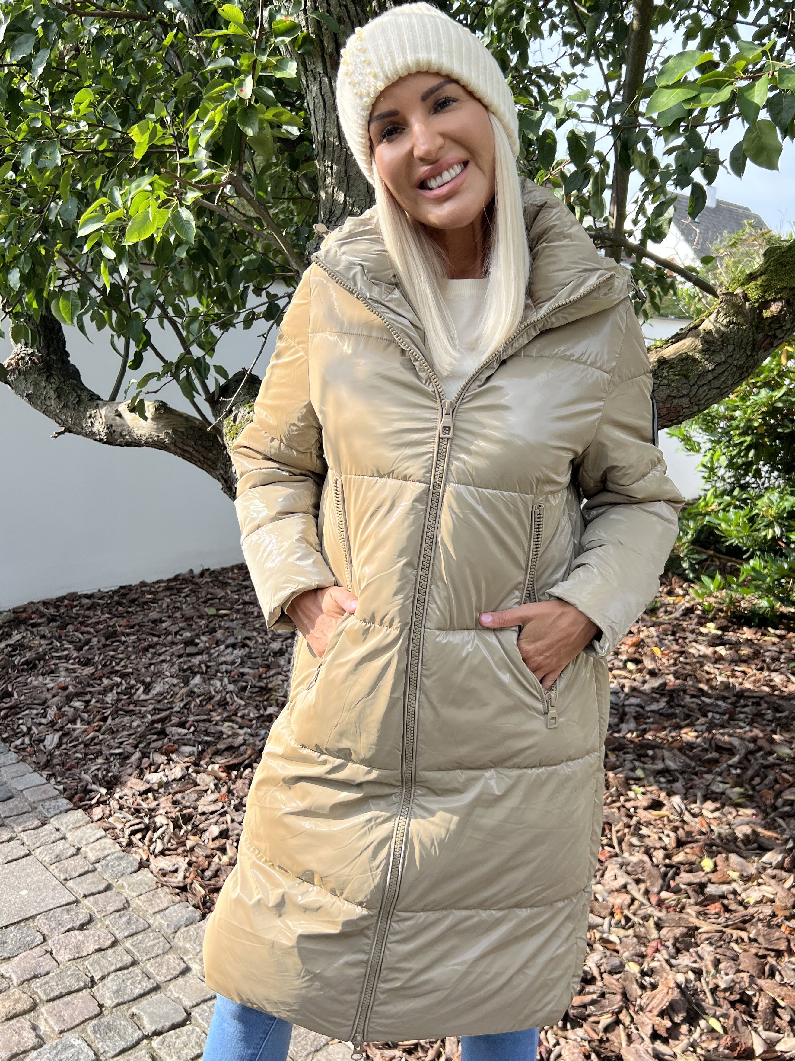 Cristabel - Shiny dynejakke med hætte